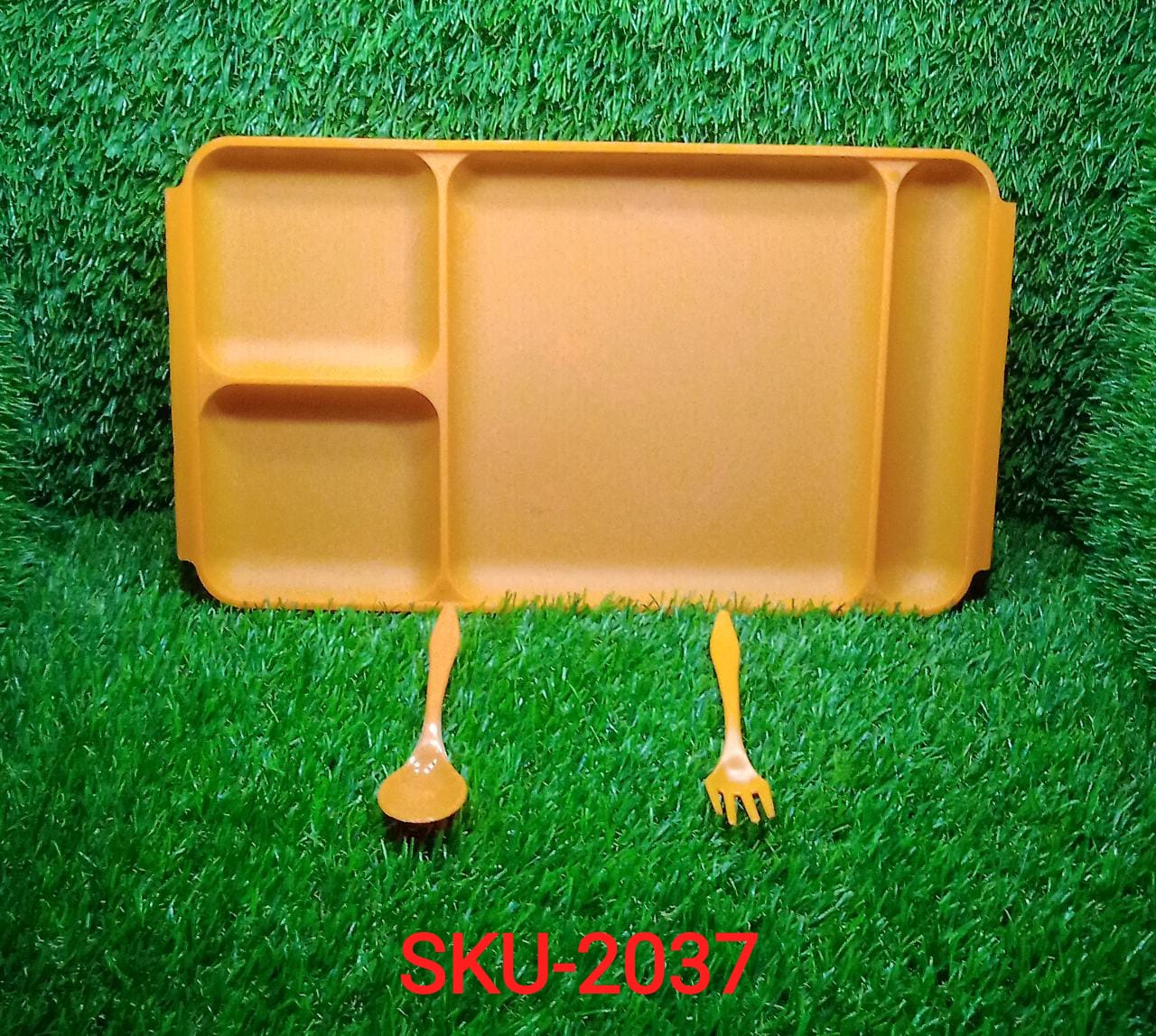 Plastic compartment plate set with spoon and fork for meals Plastic compartment plate set with spoon and fork for meals